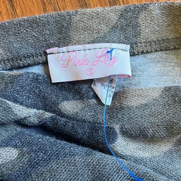 Pink Lily Size Small Colorblock White Camo Beige Long Sleeve Top T-Shirt Tee - Picture 3 of 4